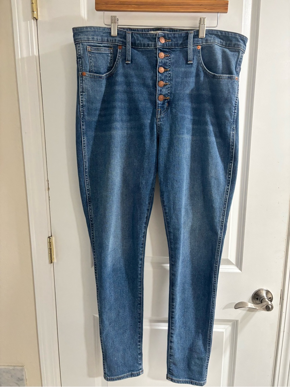 Madewell 10” High Rise Skinny Button-Fly Skinny Jeans in Medium Blue Wash - Picture 2 of 7